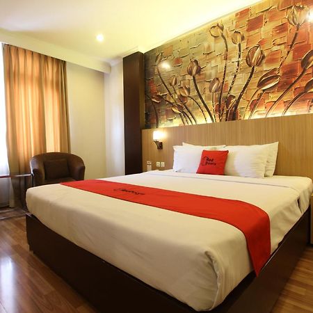 Reddoorz Premium @ Slamet Riyadi 2 Surakarta  Exterior photo