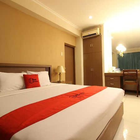 Reddoorz Premium @ Slamet Riyadi 2 Surakarta  Exterior photo