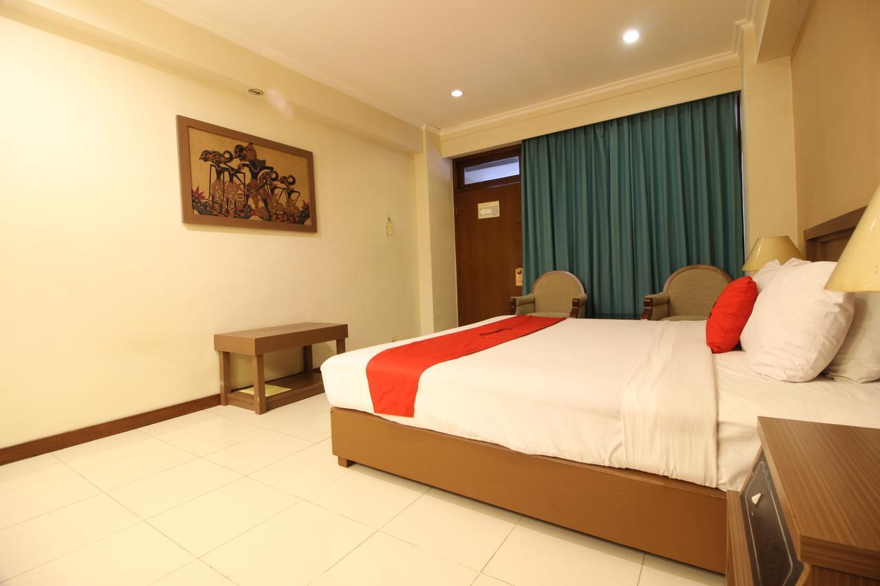 Reddoorz Premium @ Slamet Riyadi 2 Surakarta  Exterior photo