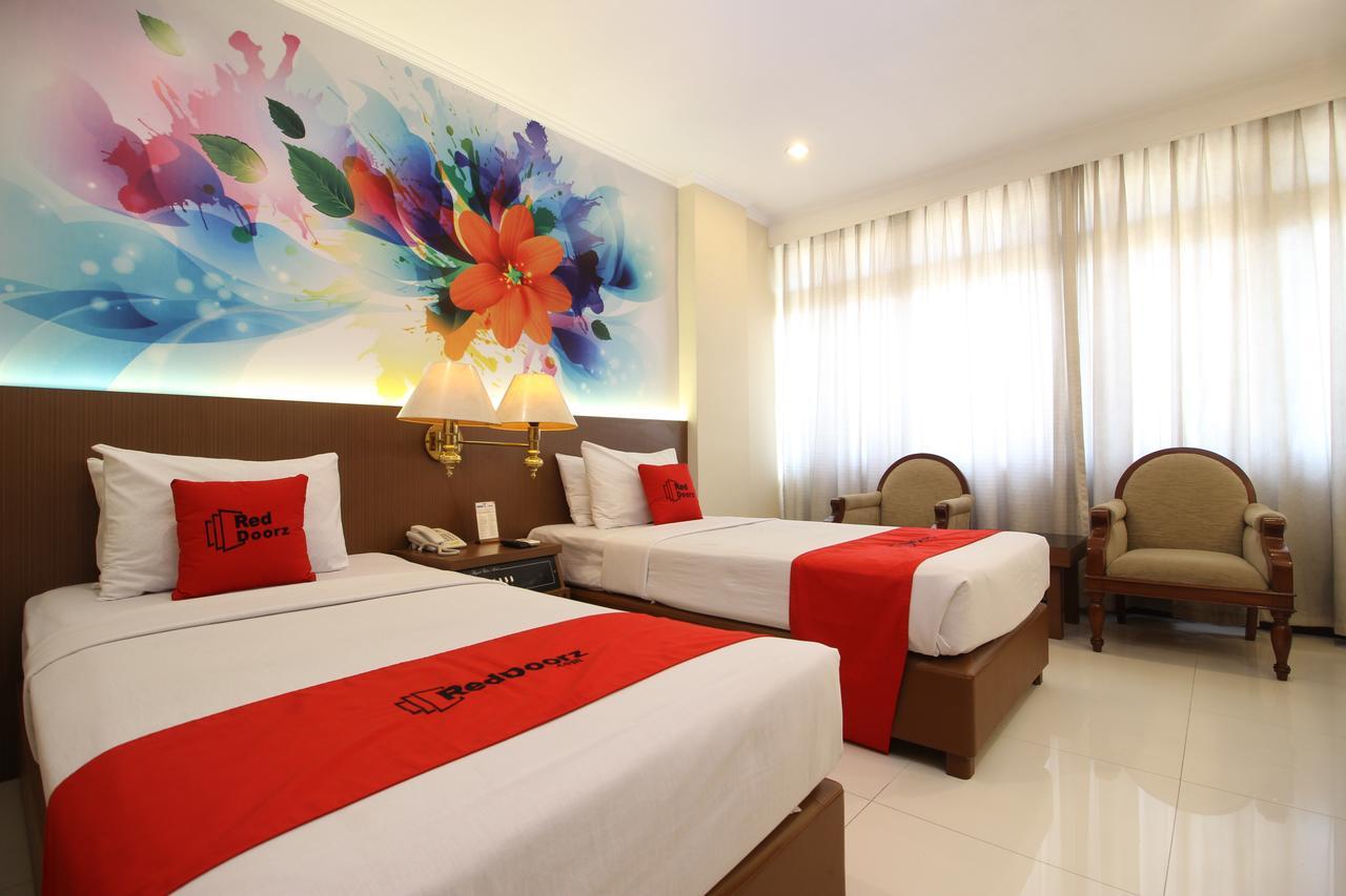 Reddoorz Premium @ Slamet Riyadi 2 Surakarta  Exterior photo