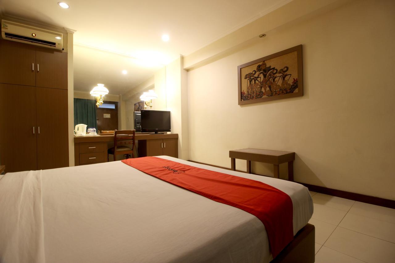 Reddoorz Premium @ Slamet Riyadi 2 Surakarta  Exterior photo