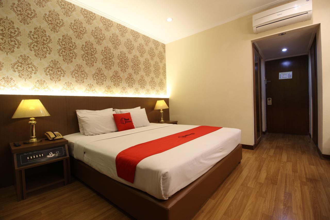 Reddoorz Premium @ Slamet Riyadi 2 Surakarta  Exterior photo