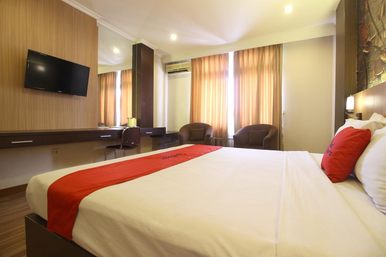 Reddoorz Premium @ Slamet Riyadi 2 Surakarta  Exterior photo