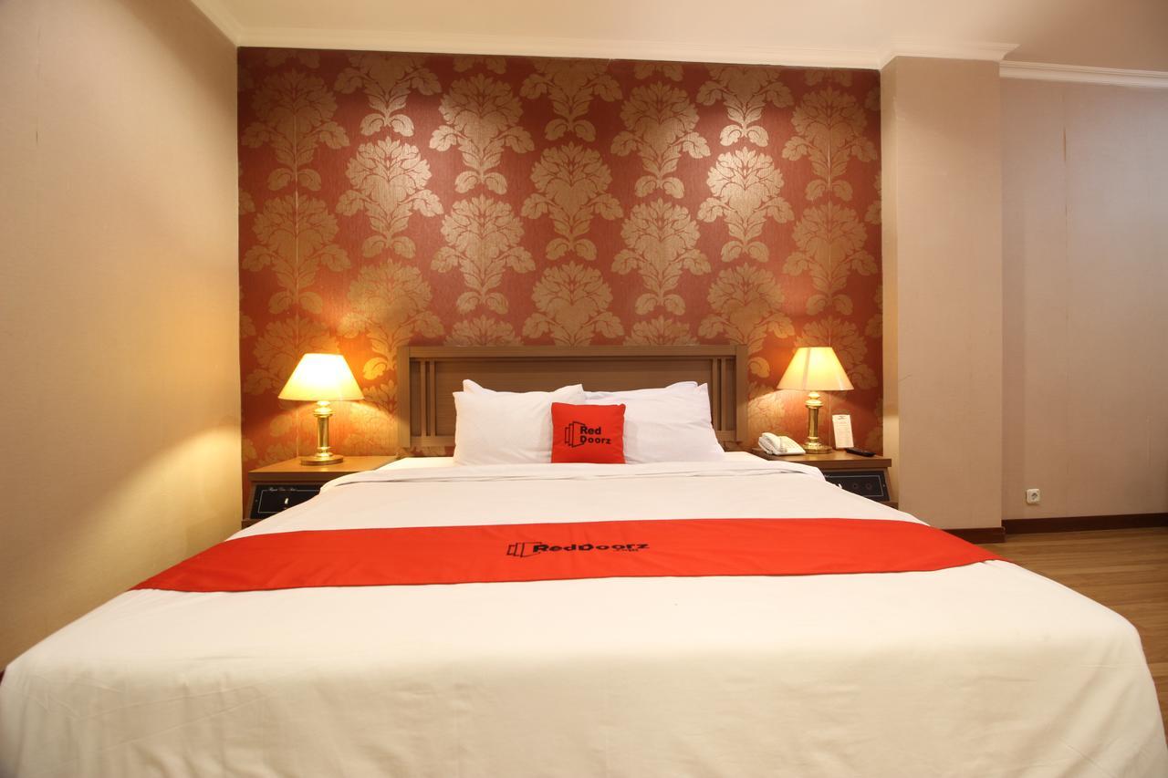 Reddoorz Premium @ Slamet Riyadi 2 Surakarta  Exterior photo