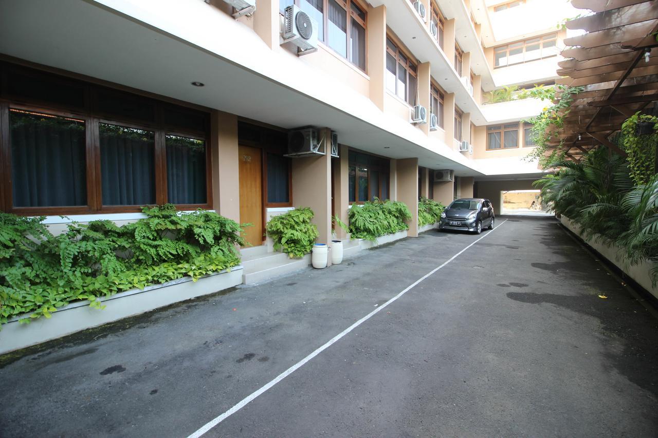 Reddoorz Premium @ Slamet Riyadi 2 Surakarta  Exterior photo